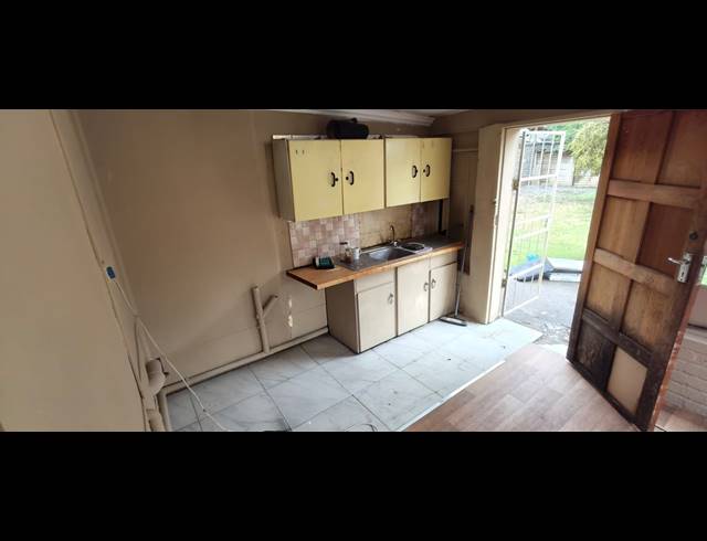 2 BEDROOM HOUSE FOR SALE IN OOS EINDE